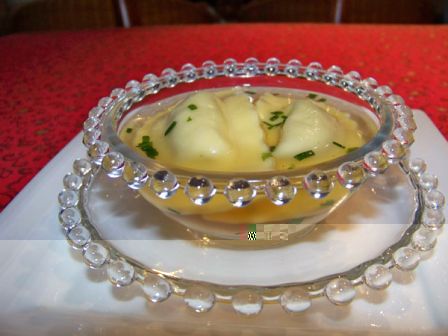 Bouillon-et-ravioles-de-foie-gras.jpg